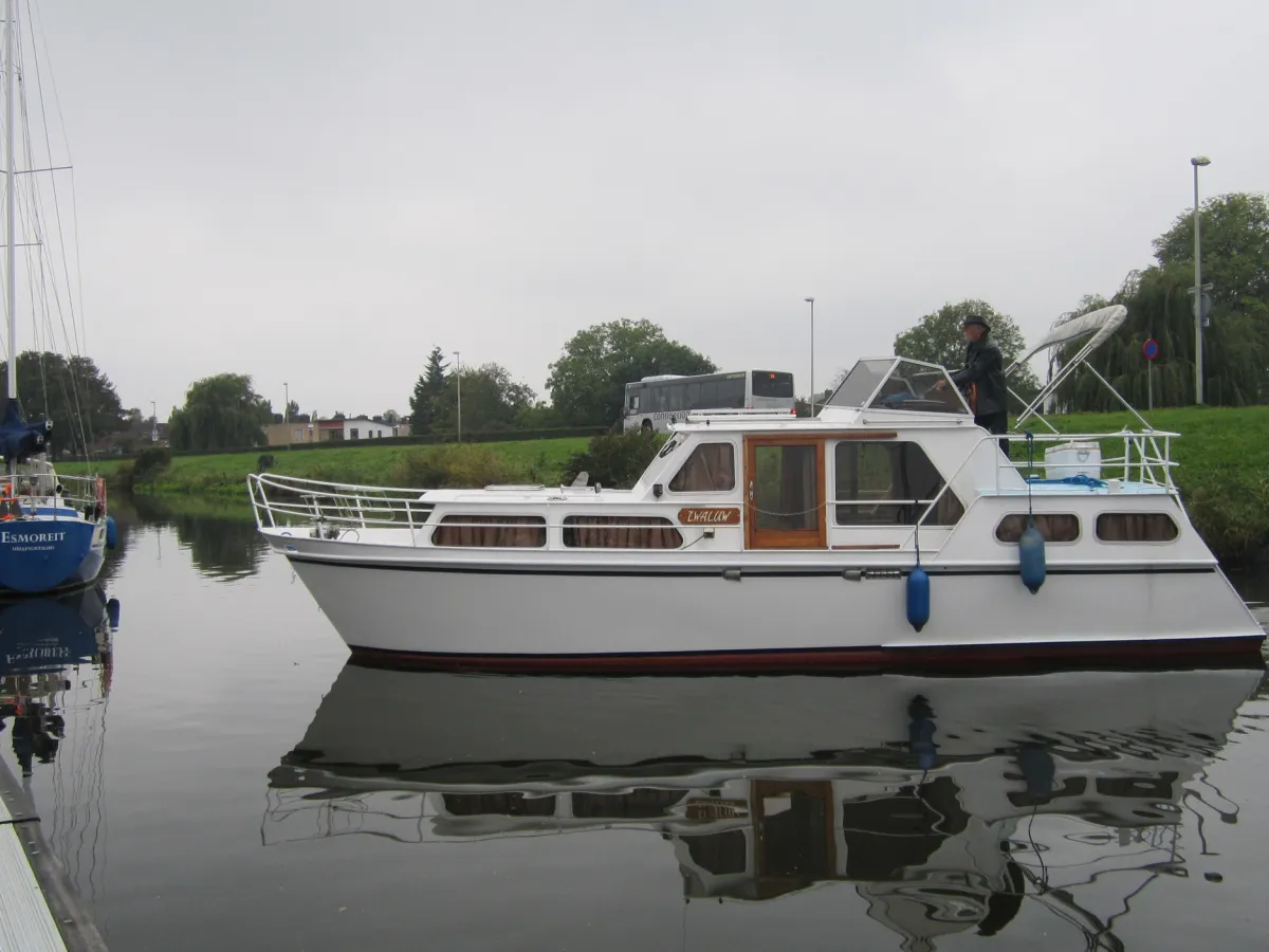 Steel Motorboat Millboat 975 Salon kruiser