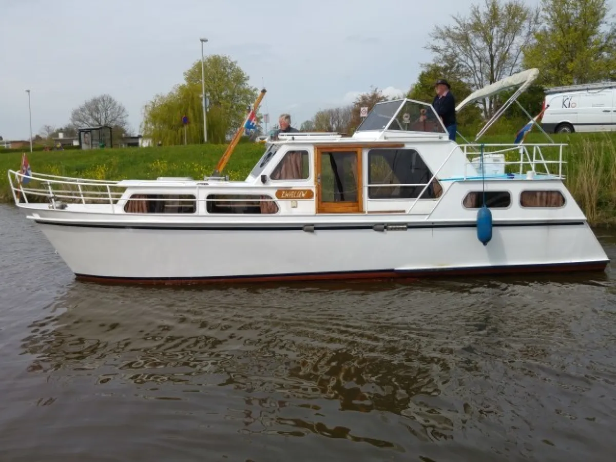 Steel Motorboat Millboat 975 Salon kruiser