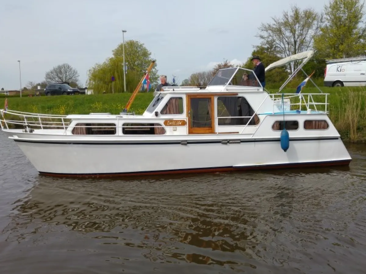 Steel Motorboat Millboat 975 Salon kruiser