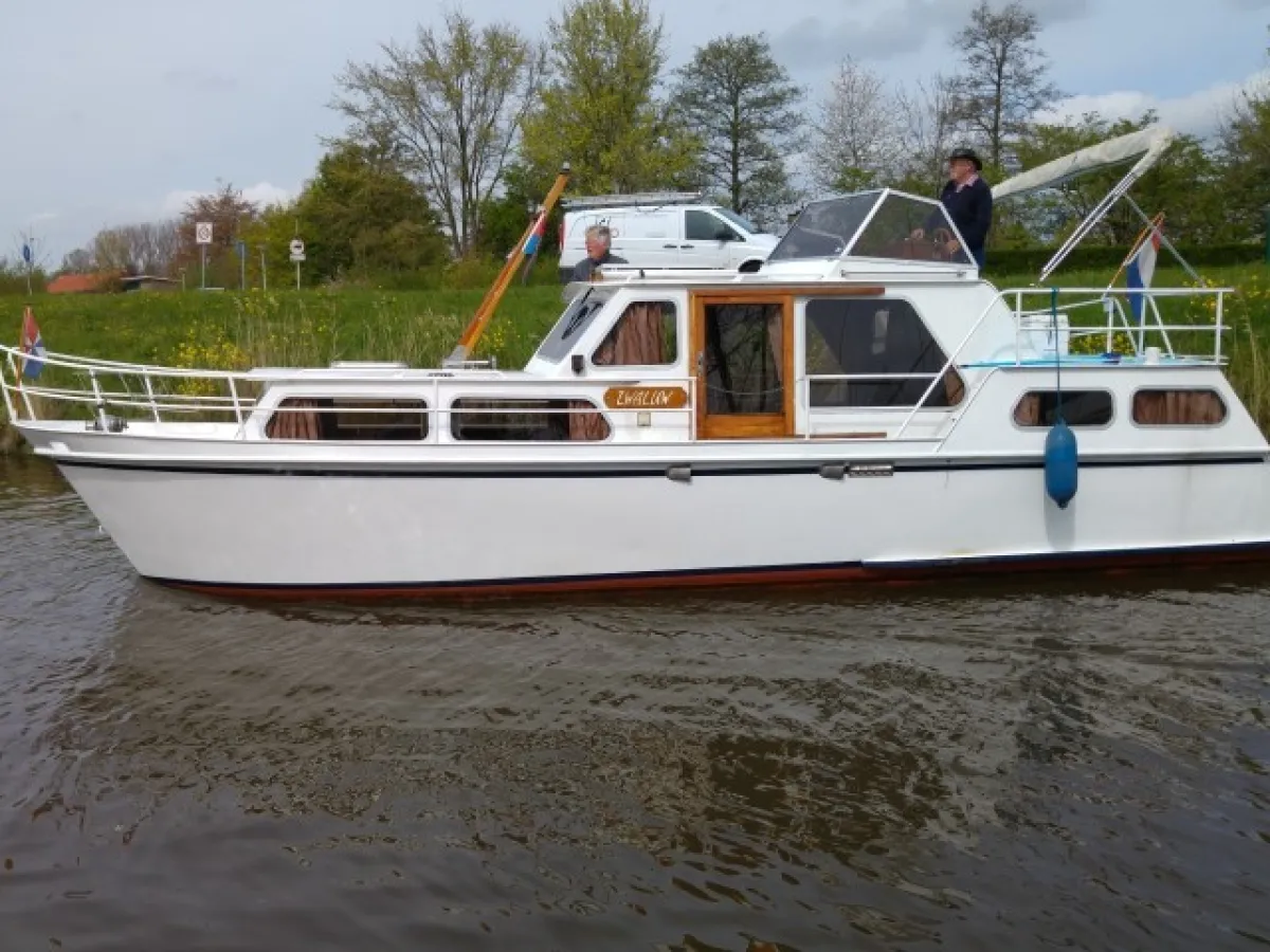 Steel Motorboat Millboat 975 Salon kruiser