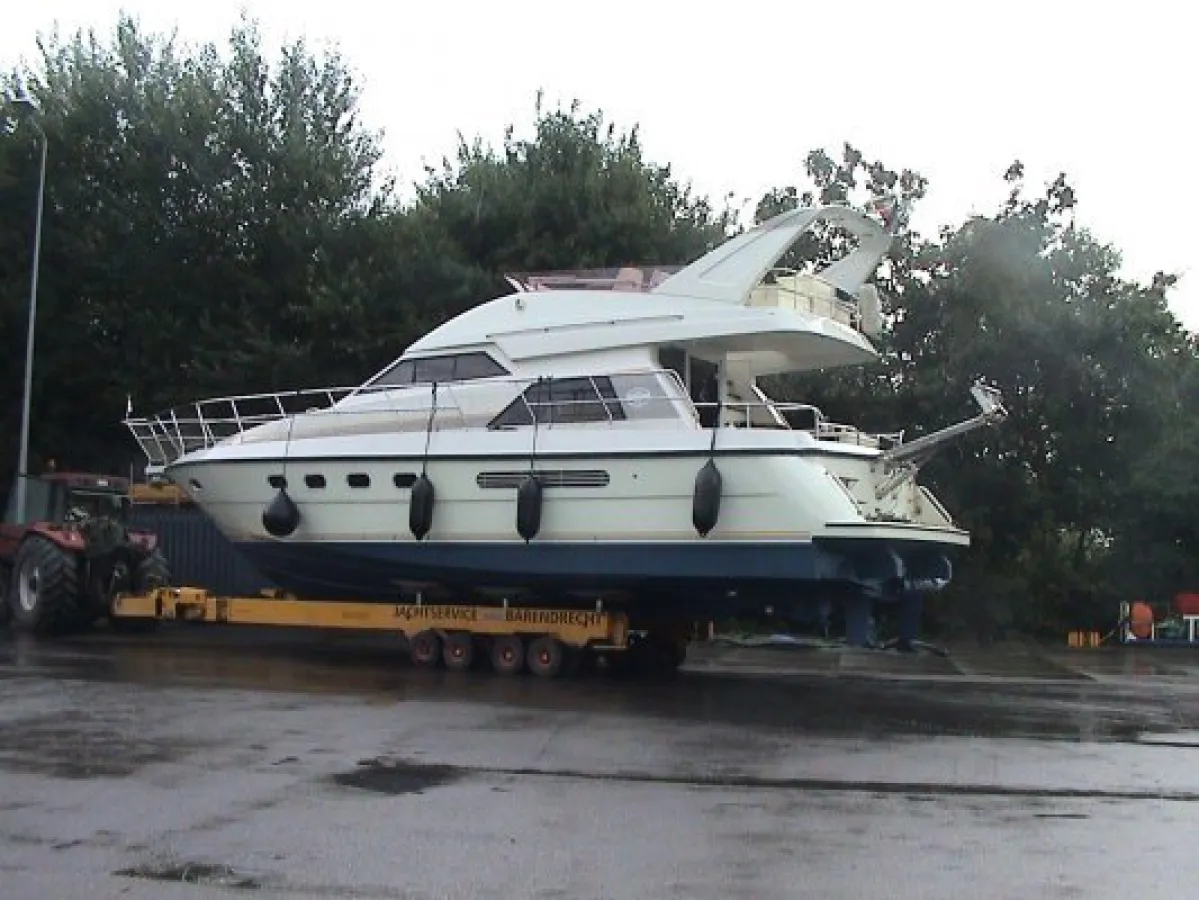 Polyester Motorboat Neptunus 141 Sedan Fly