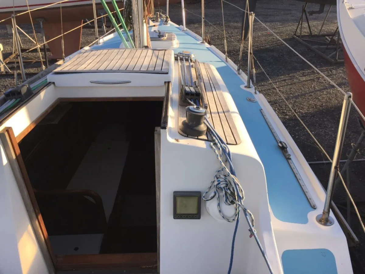 Polyester Sailboat Folkdancer 27