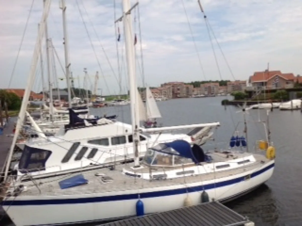 Polyester Sailboat Kalik 42