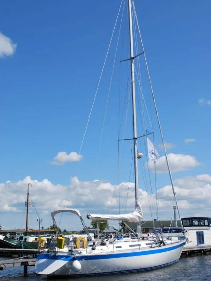 Polyester Sailboat Wauquiez Centurion 42