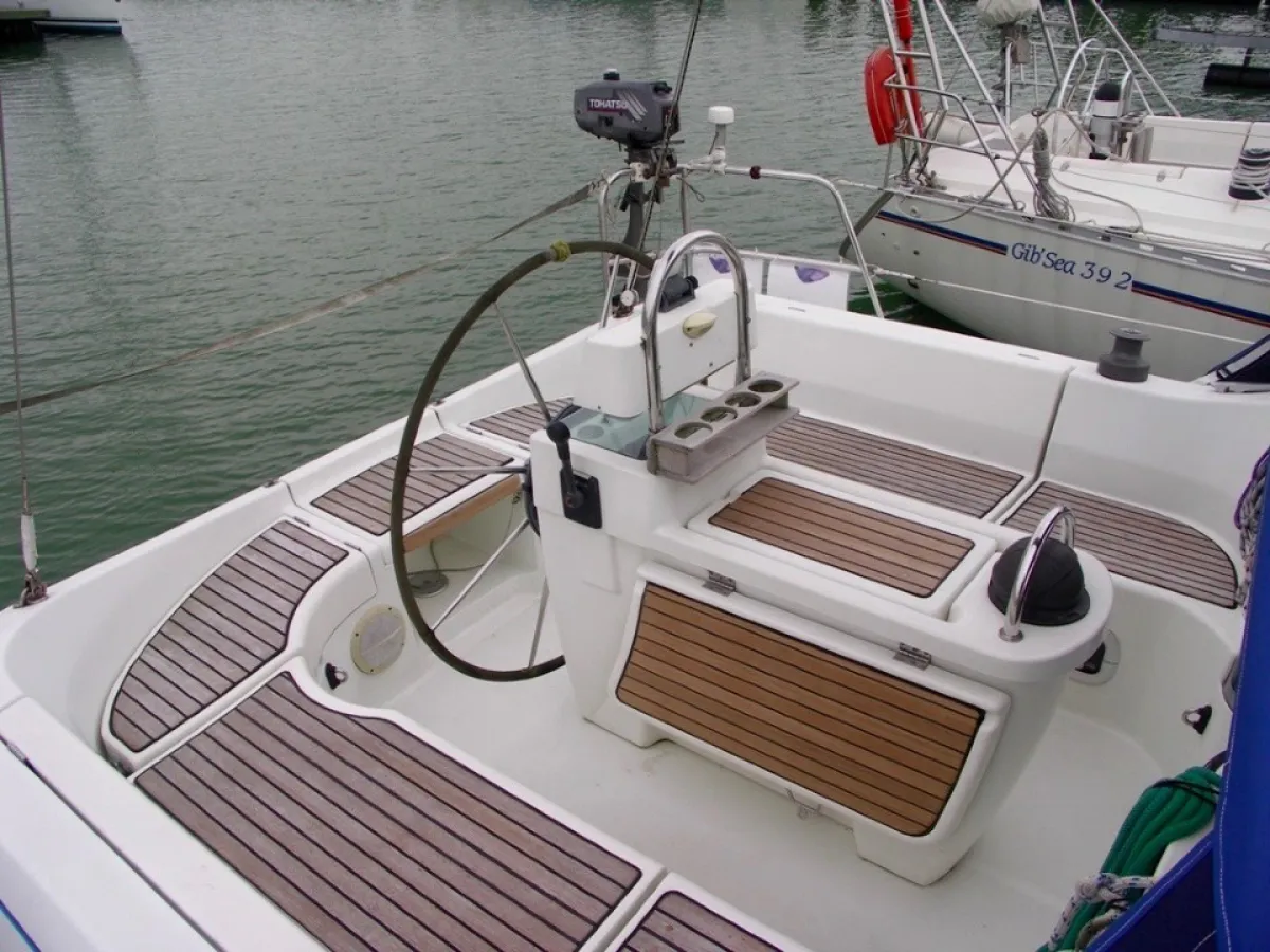 Polyester Sailboat Beneteau Oceanis 351