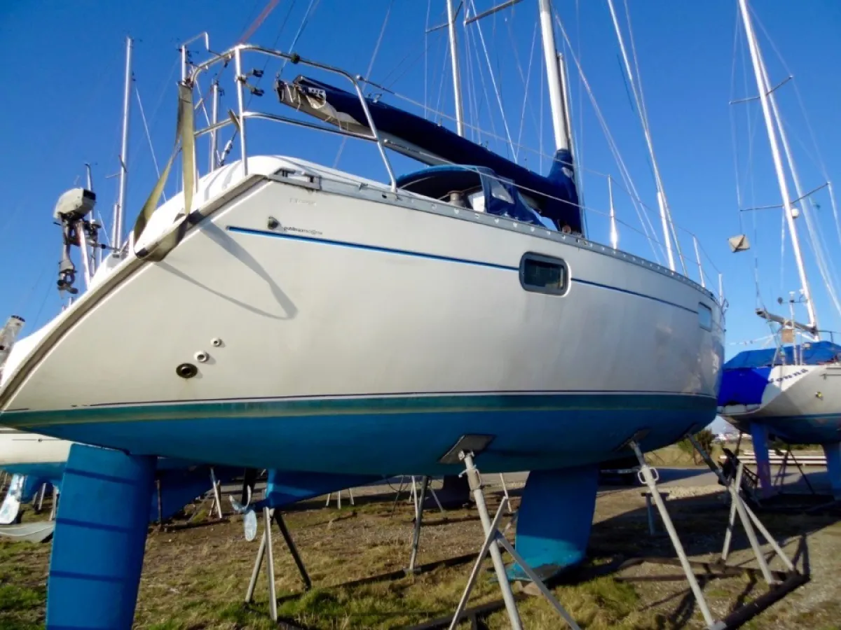 Polyester Sailboat Beneteau Oceanis 351