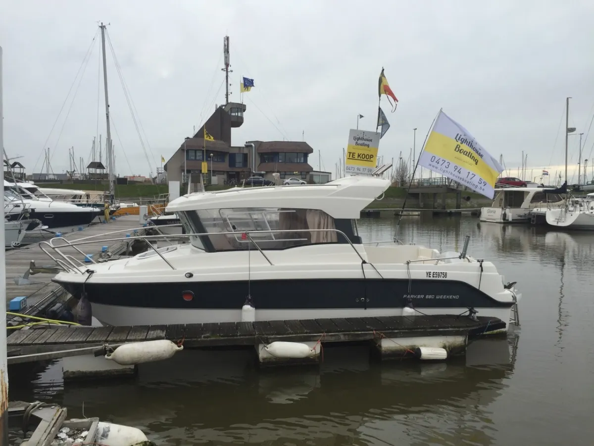 Polyester Motorboat Parker 660