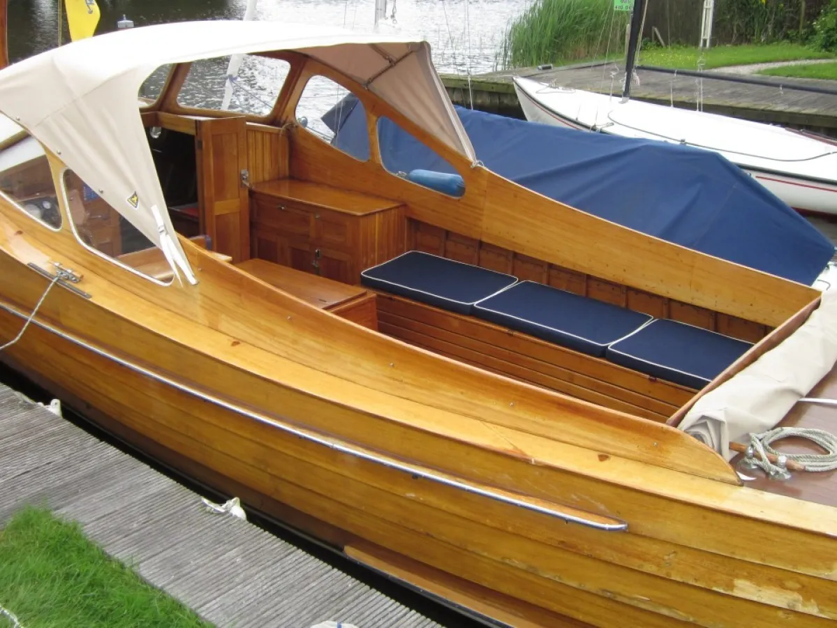 Wood Sailboat Blomberg 860