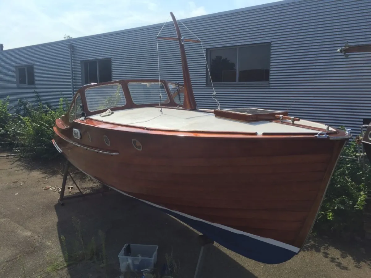 Wood Sailboat Blomberg 860