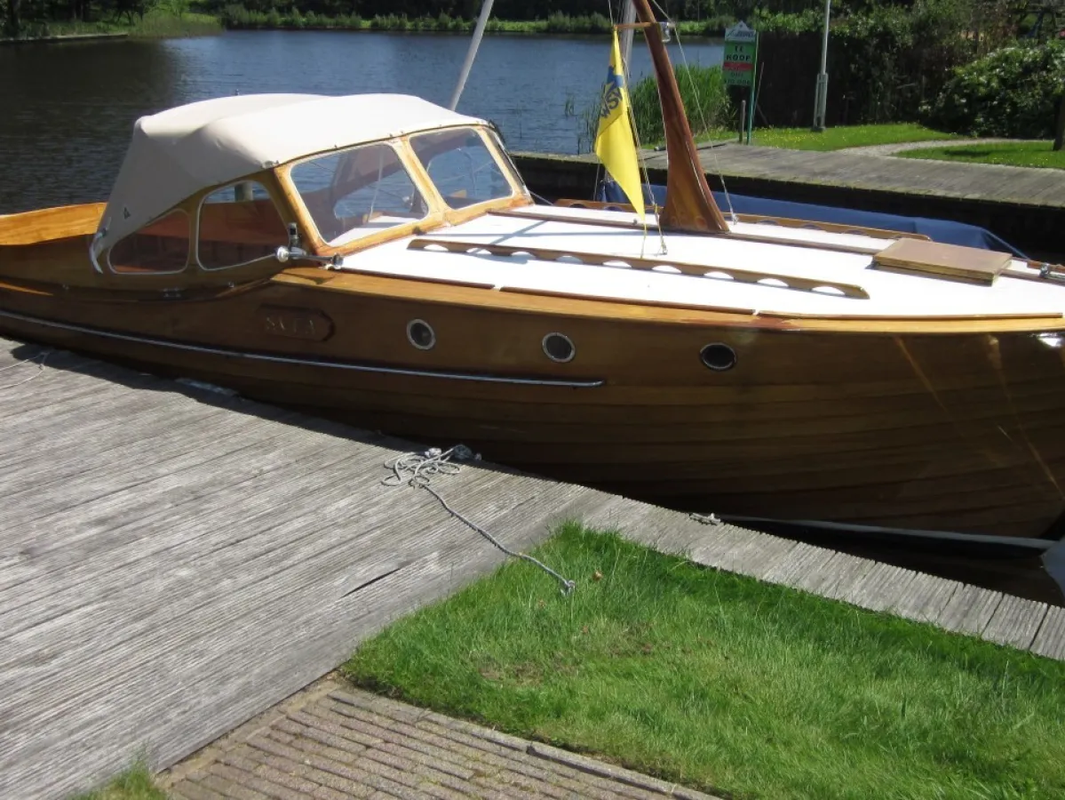 Wood Sailboat Blomberg 860