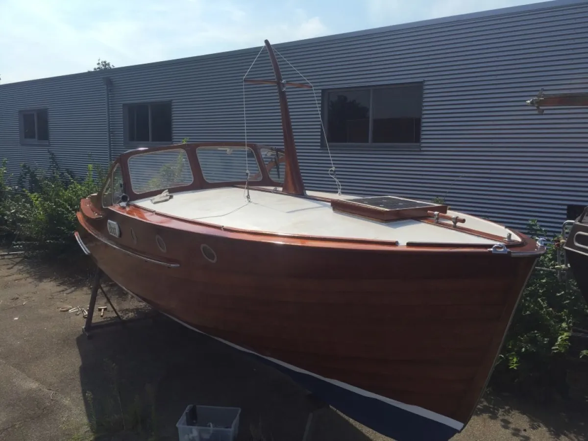 Wood Sailboat Blomberg 860