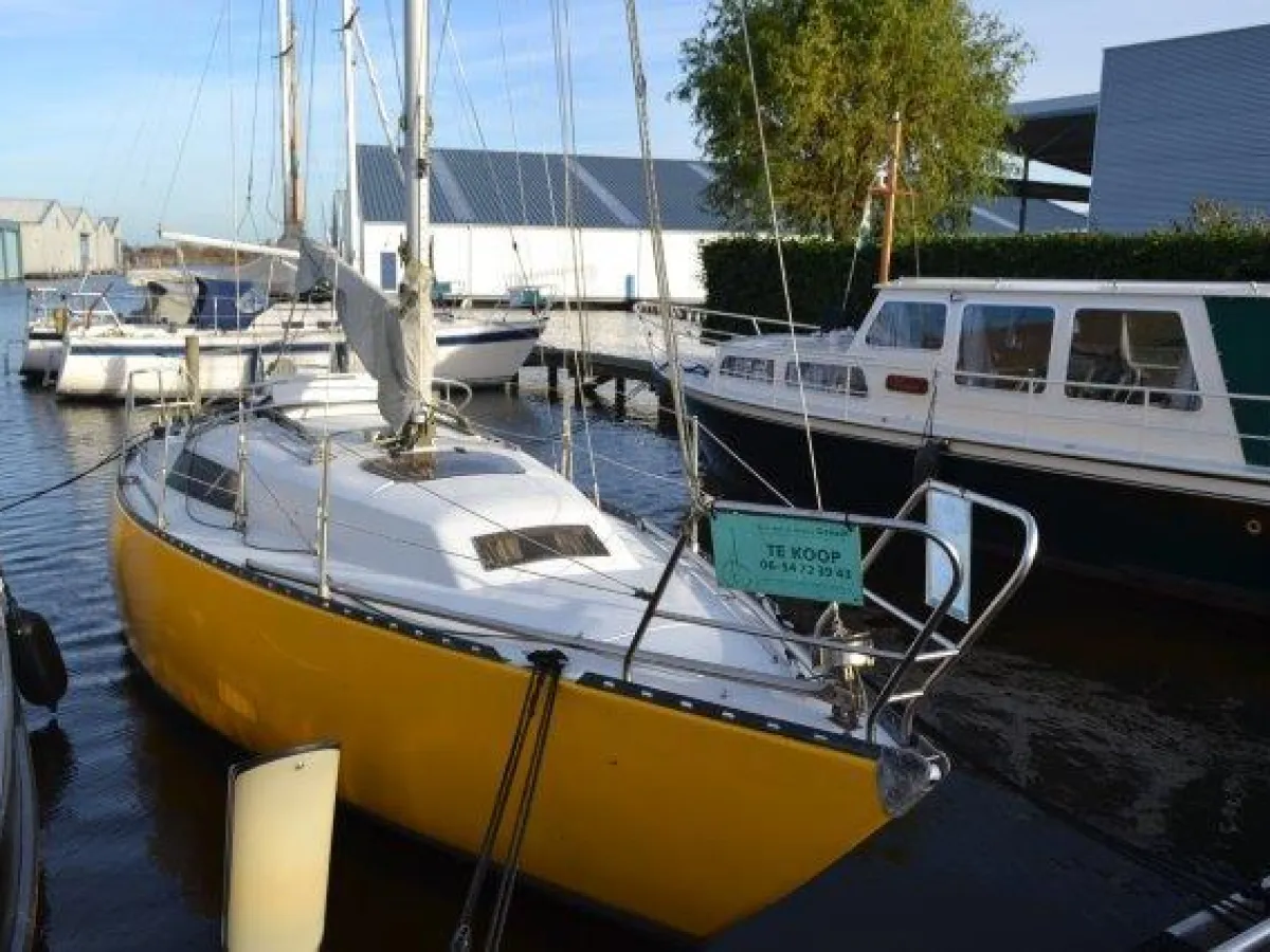 Polyester Sailboat Neptun 27