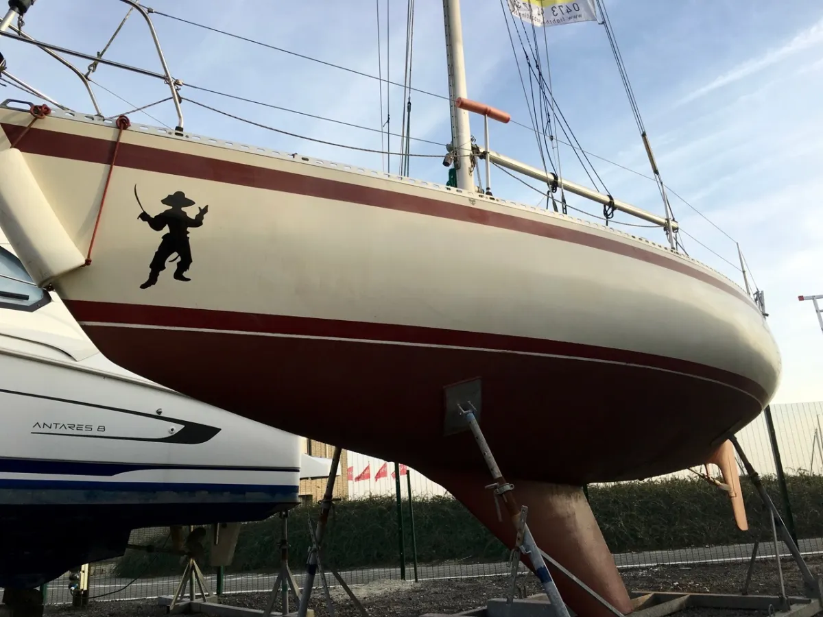 Polyester Sailboat Beneteau First 30