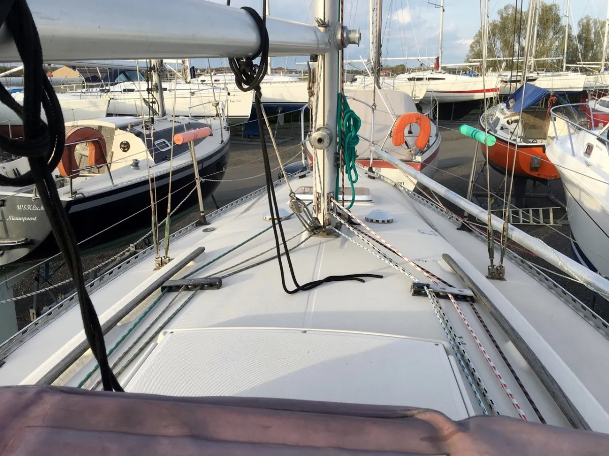 Polyester Sailboat Beneteau First 30