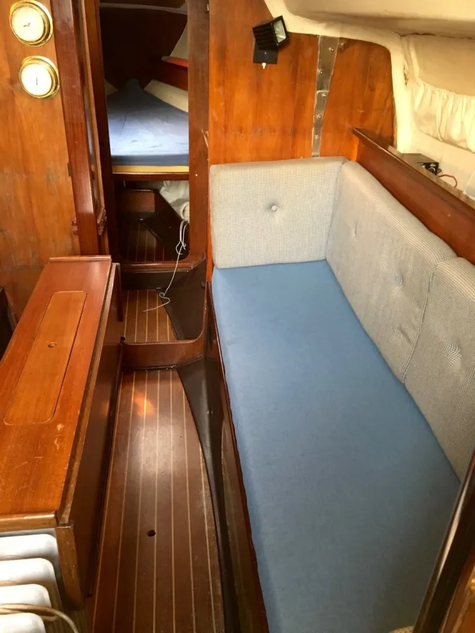 Polyester Sailboat Beneteau First 30