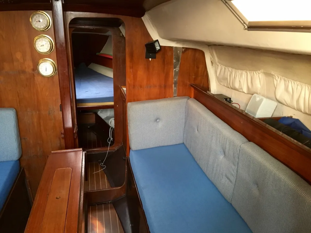 Polyester Sailboat Beneteau First 30