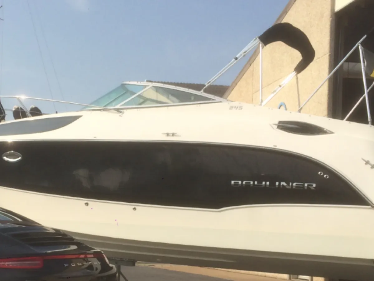 Polyester Speedboat Bayliner 245