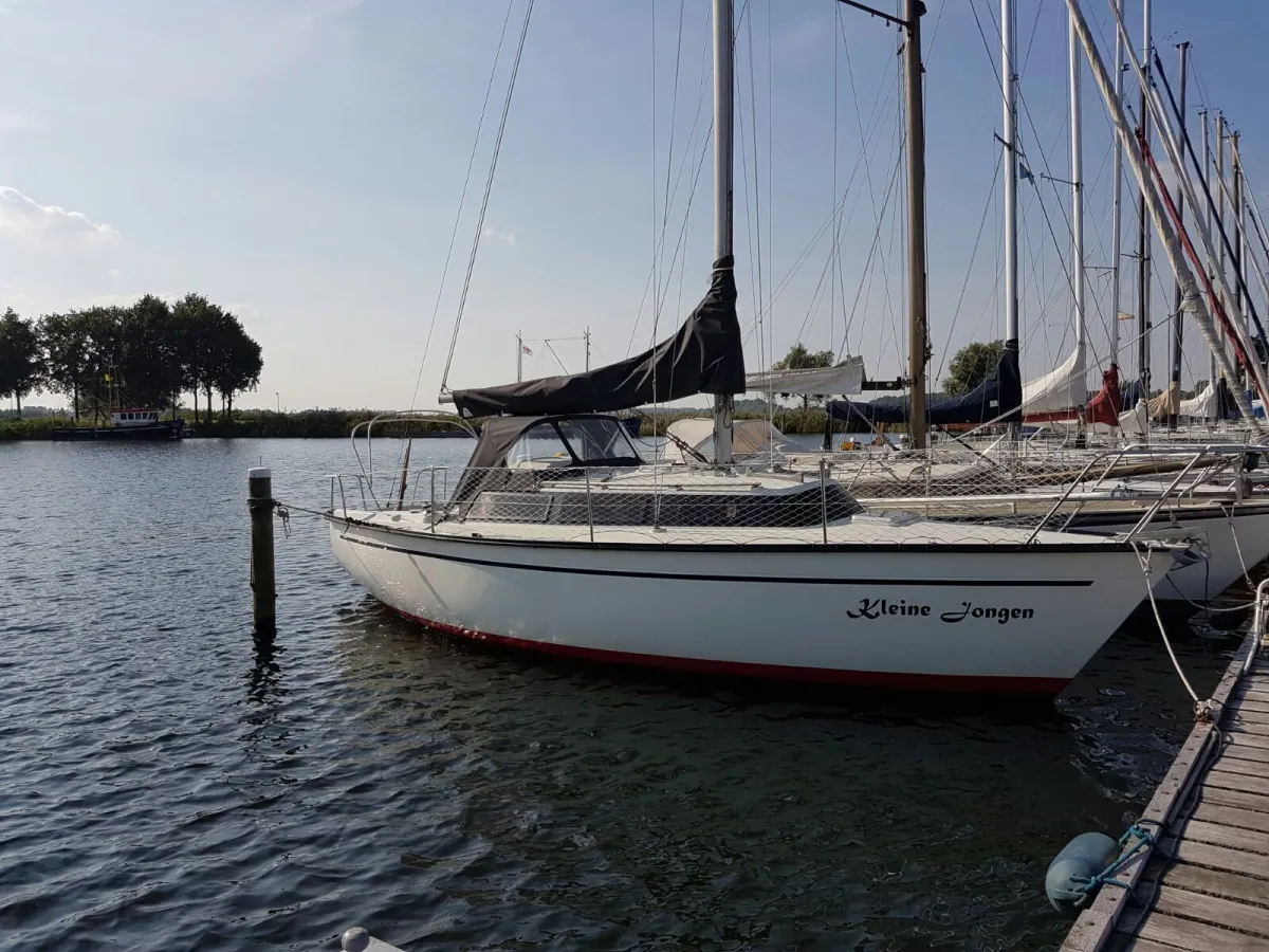 Polyester Sailboat Dufour 2800