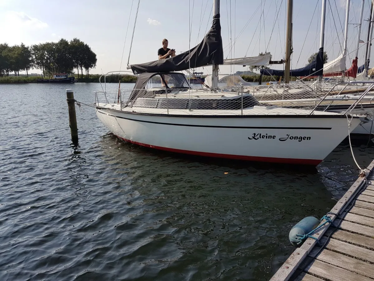 Polyester Sailboat Dufour 2800