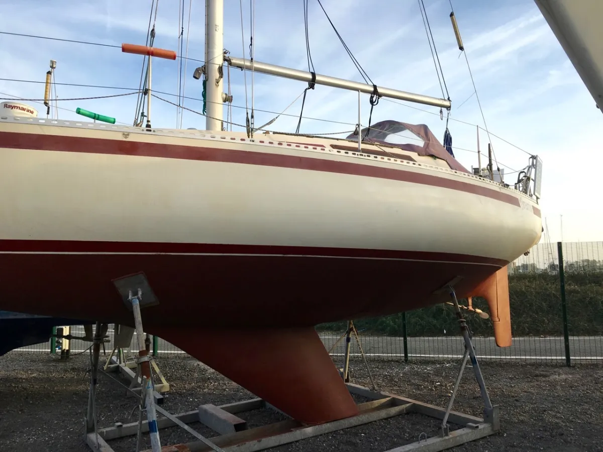 Polyester Sailboat Beneteau First 30