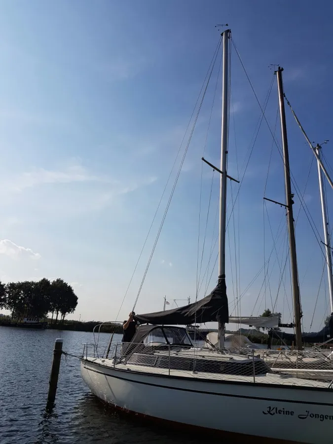 Polyester Sailboat Dufour 2800