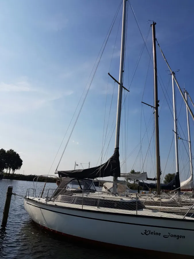 Polyester Sailboat Dufour 2800