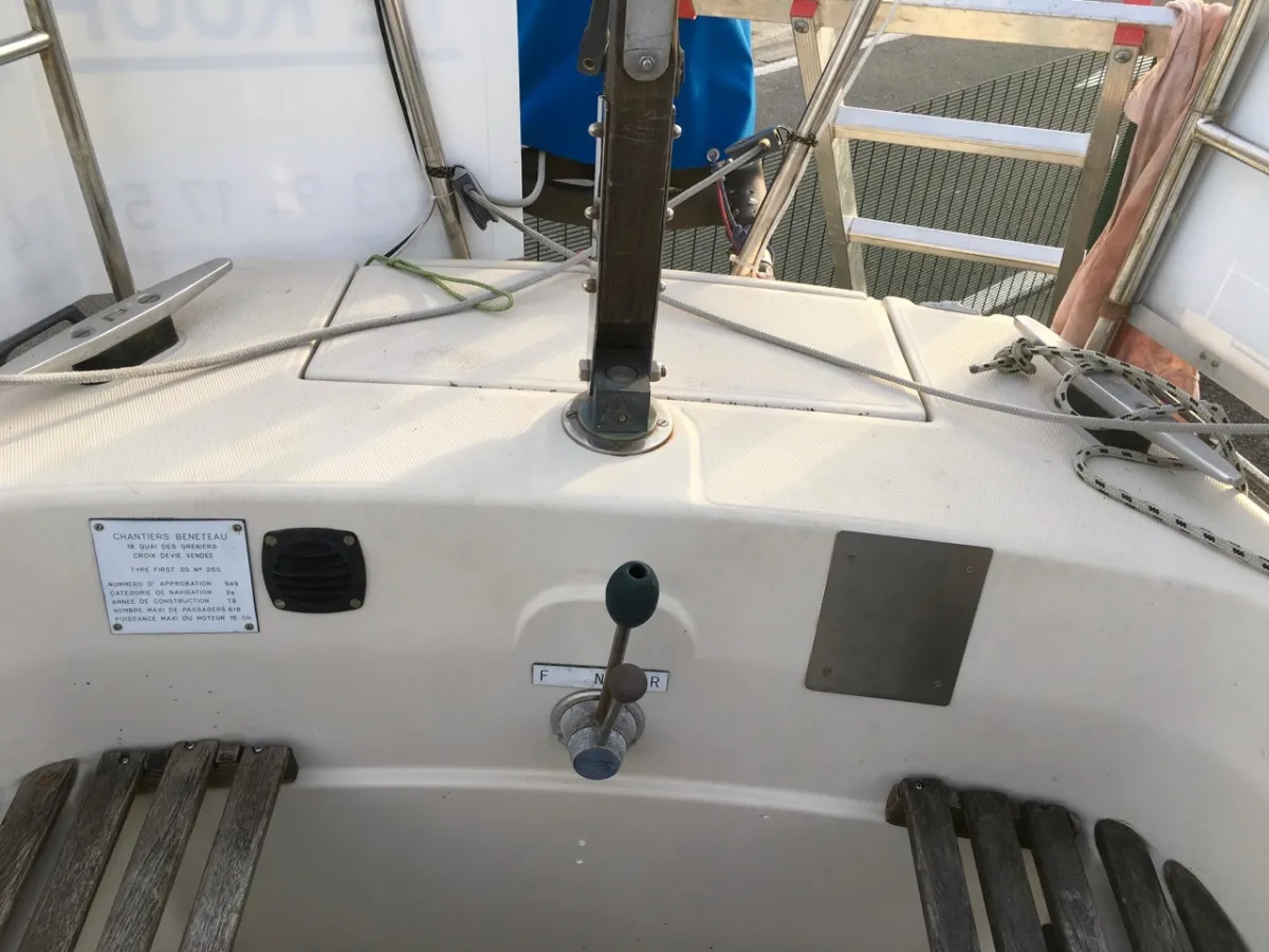 Polyester Sailboat Beneteau First 30