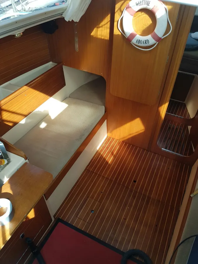 Polyester Sailboat Dufour 2800