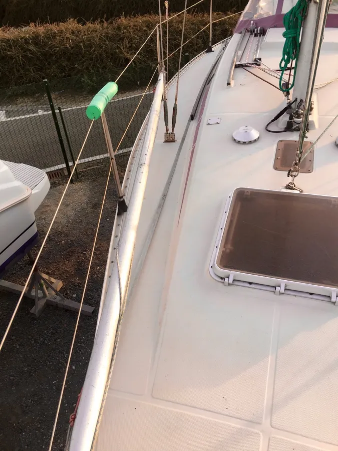 Polyester Sailboat Beneteau First 30