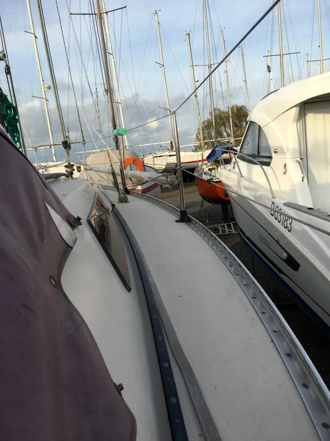 Polyester Sailboat Beneteau First 30