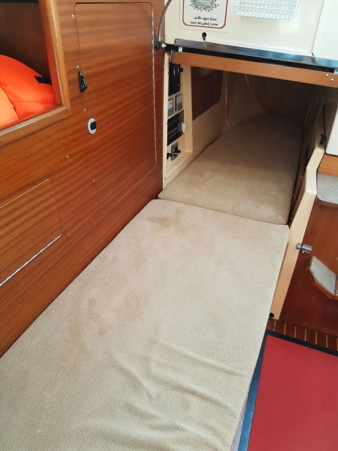 Polyester Sailboat Dufour 2800