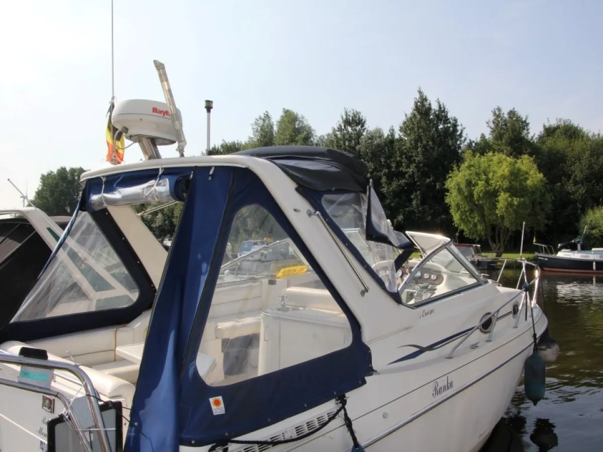 Polyester Motorboat Monterey 276 Weekend Cruiser