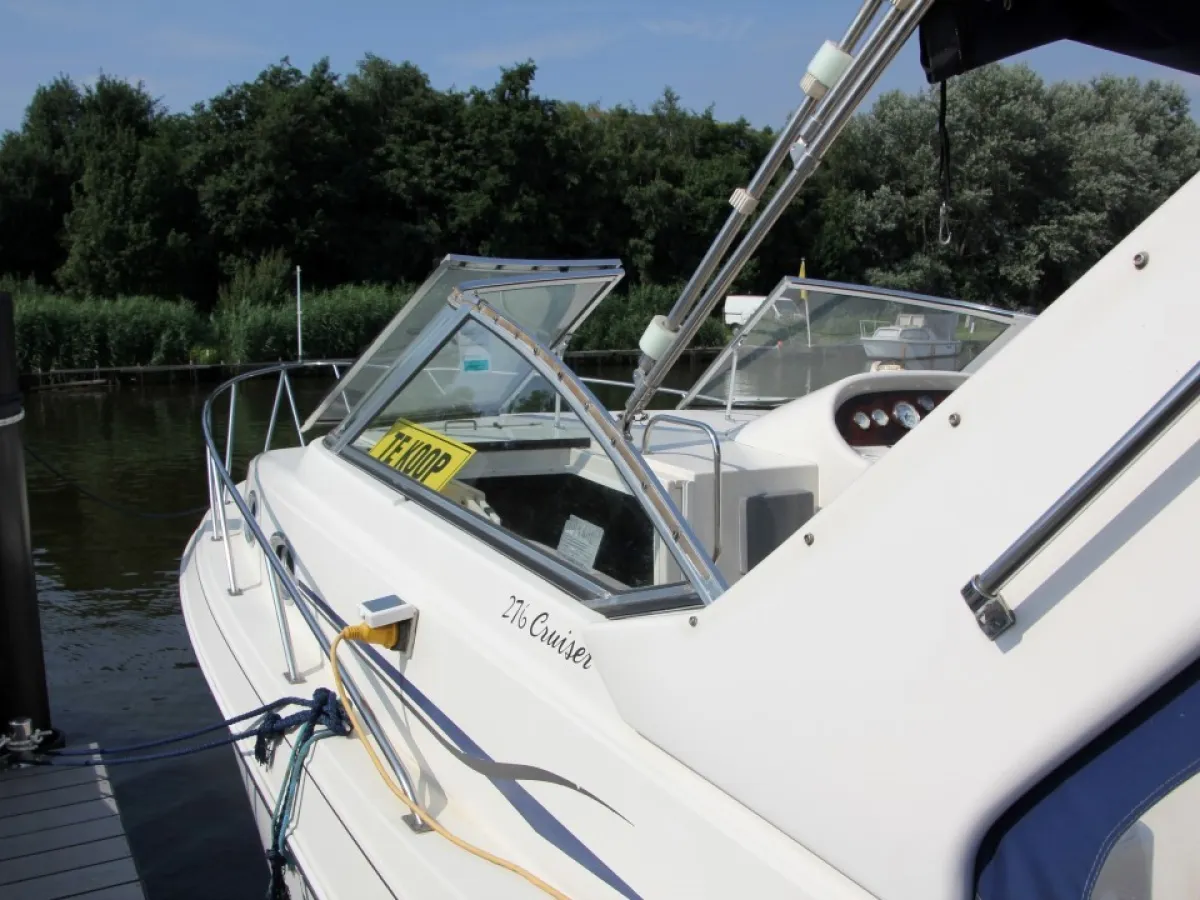 Polyester Motorboat Monterey 276 Weekend Cruiser