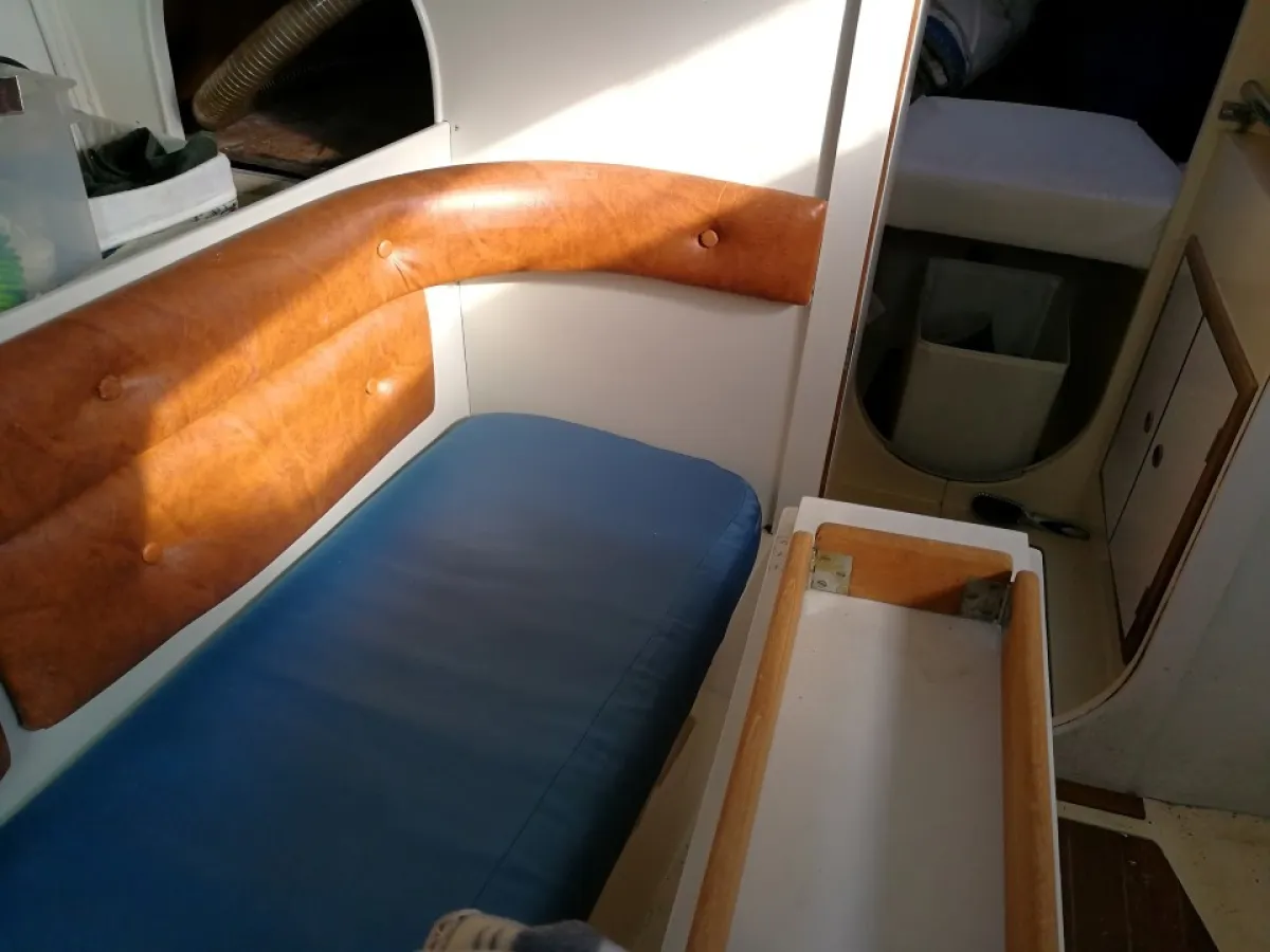 Polyester Sailboat Camper & nicholsons 303