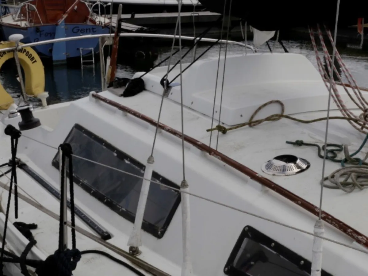 Polyester Sailboat Aloa 27