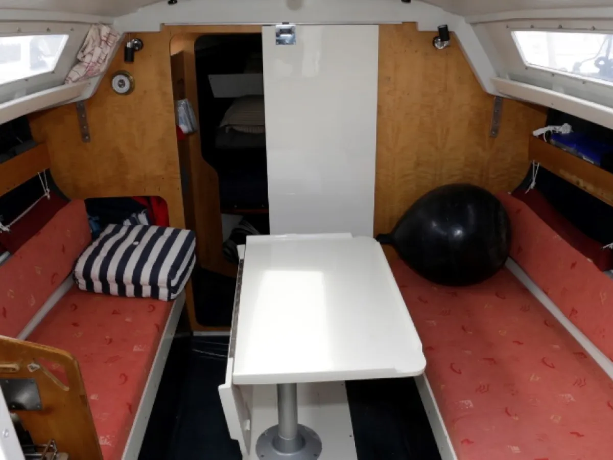 Polyester Sailboat Aloa 27