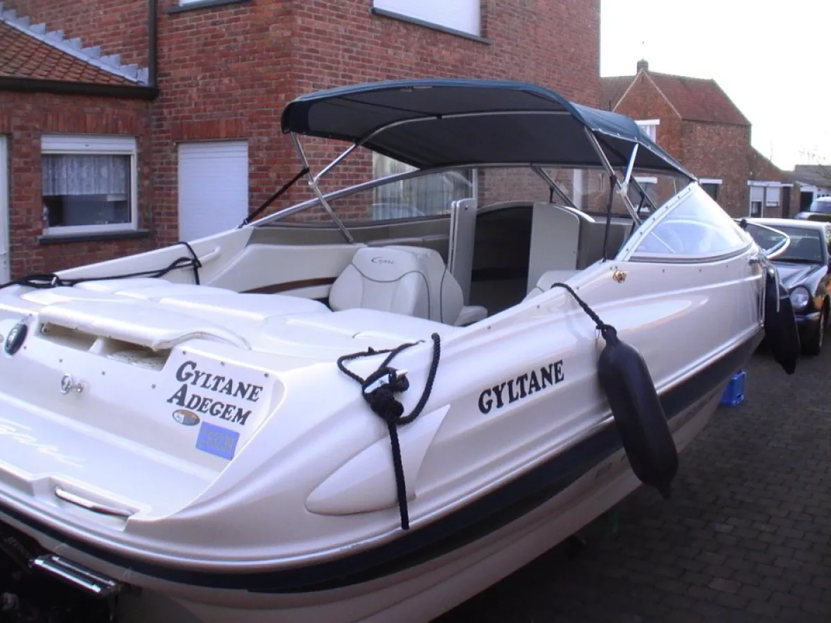 Polyester Speedboat Bayliner 2052 Capri Cuddy