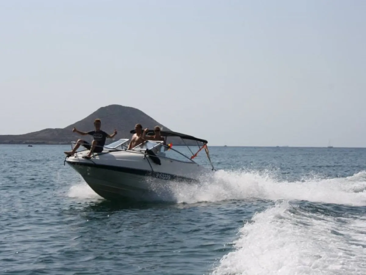 Polyester Speedboat Bayliner 2052 Capri Cuddy