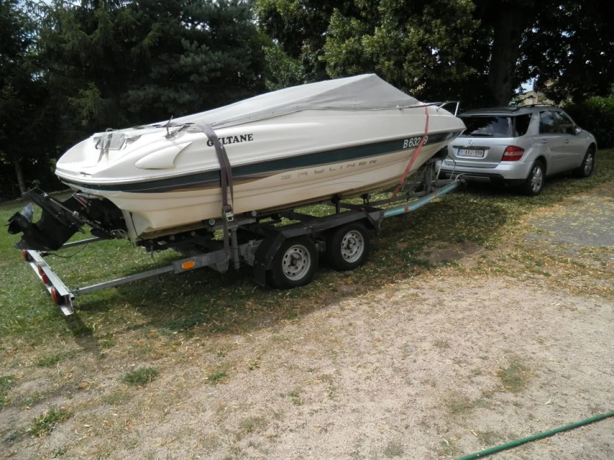 Polyester Speedboat Bayliner 2052 Capri Cuddy