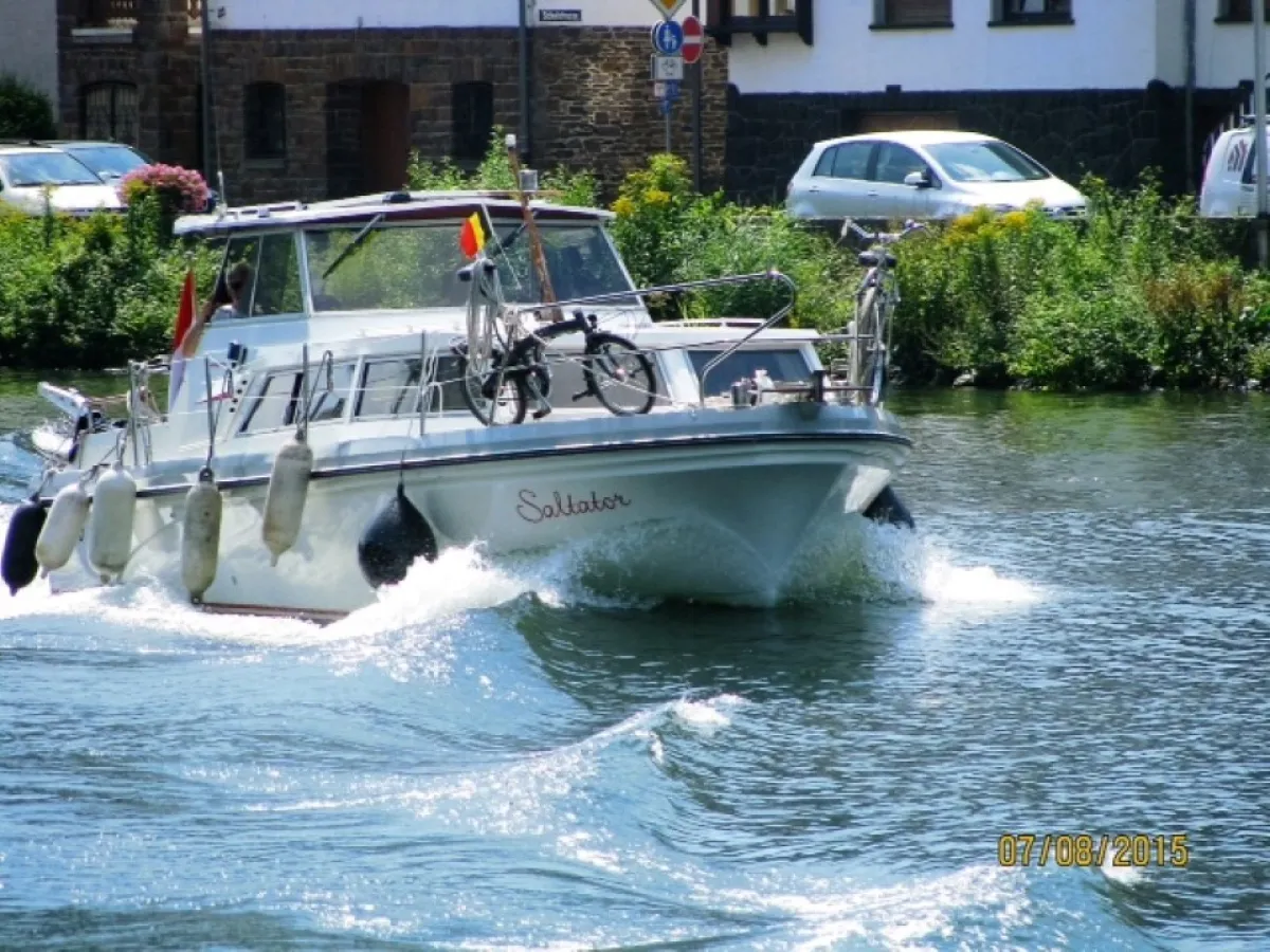 Polyester Motorboat Princess 32