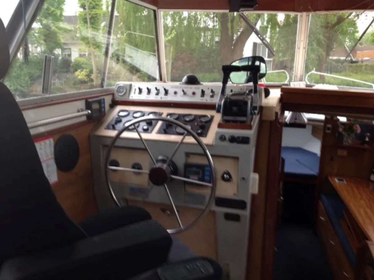 Polyester Motorboat Princess 32