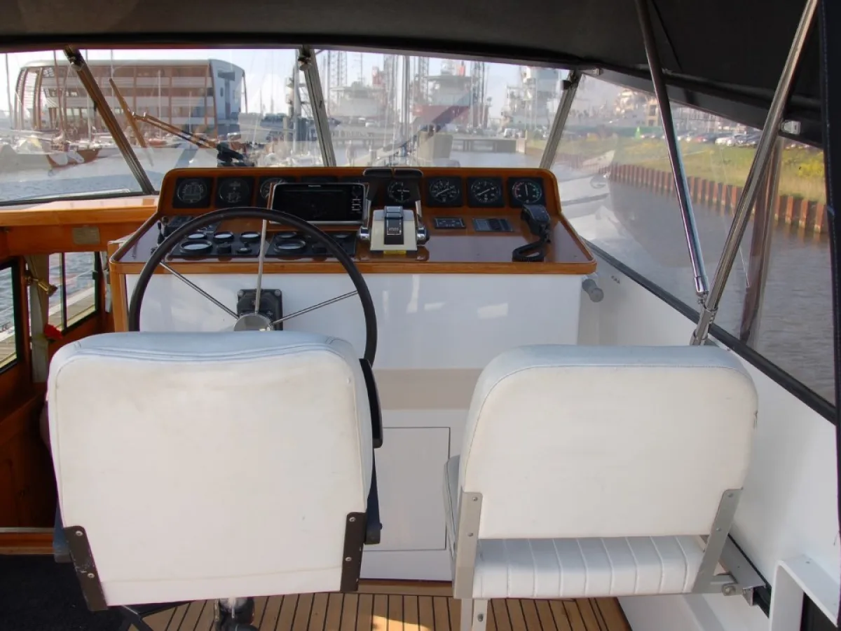 Steel Motorboat Valk Vitesse 1350