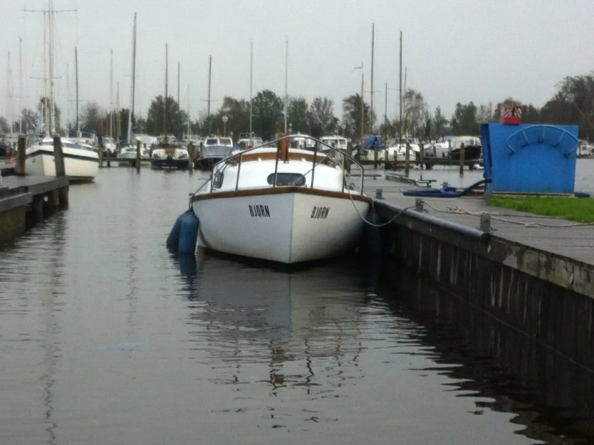 Polyester Sailboat Flying Carina 