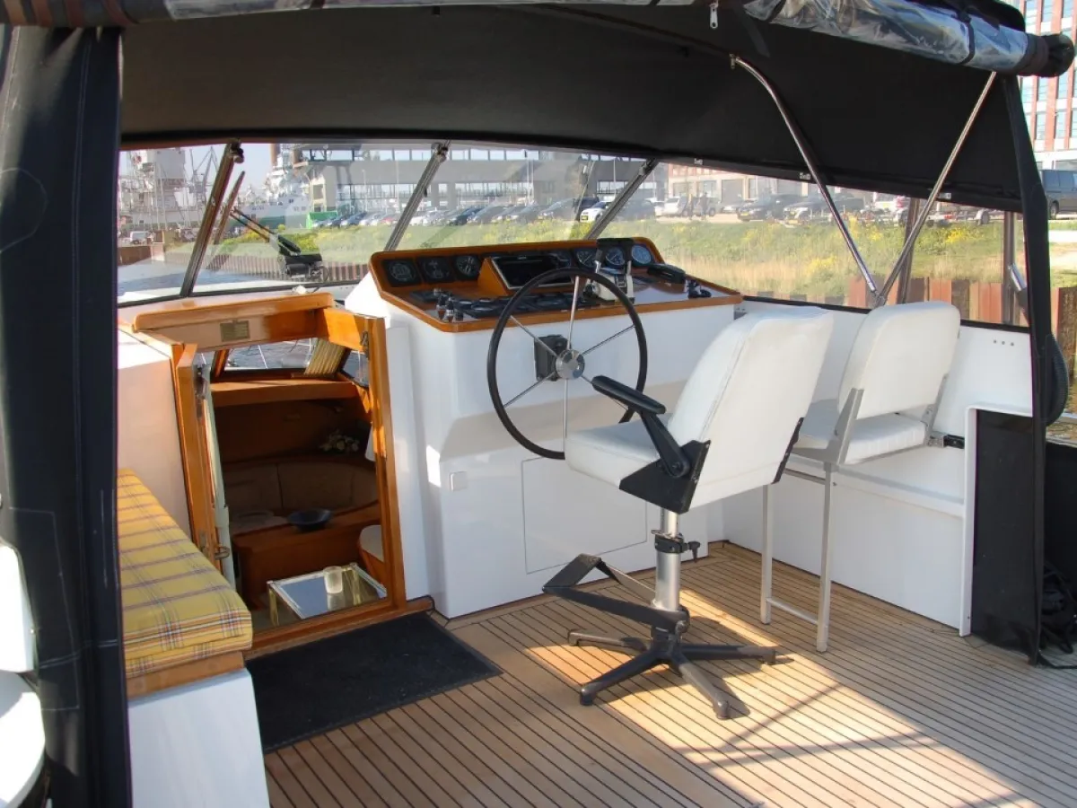 Steel Motorboat Valk Vitesse 1350