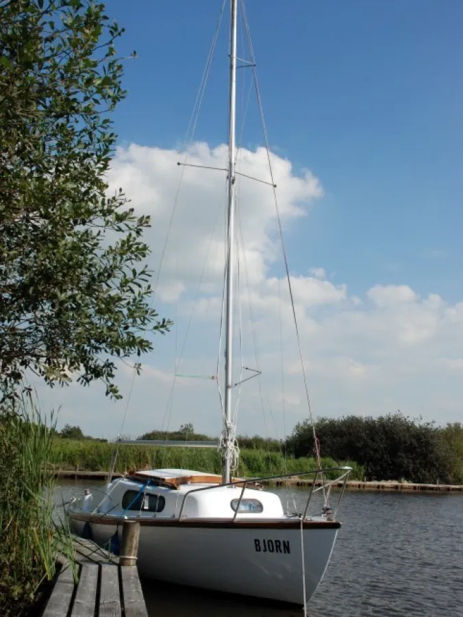 Polyester Sailboat Flying Carina 