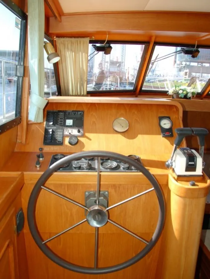 Steel Motorboat Valk Vitesse 1350