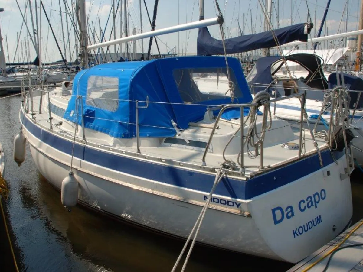 Polyester Sailboat Moody 33 CC