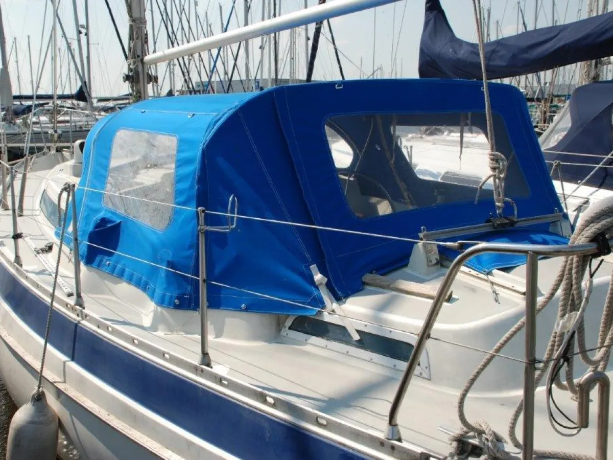 Polyester Sailboat Moody 33 CC