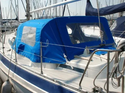 Polyester Sailboat Moody 33 CC Photo 1