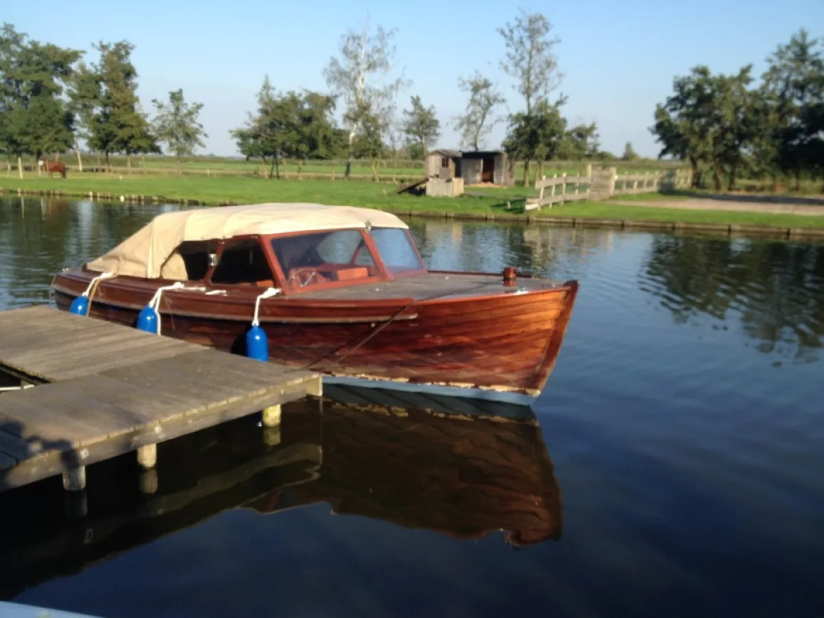 Wood Motorboat Runabout 